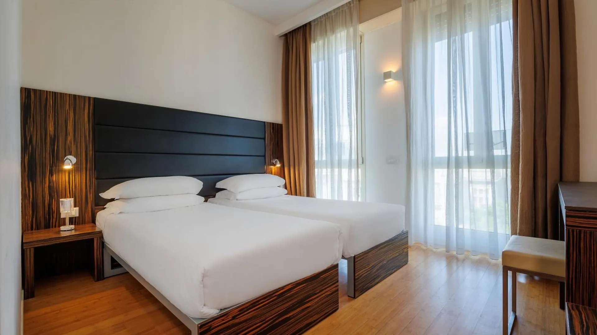 Ih Hotels Milano Centrale 4*, ميلان إيطاليا