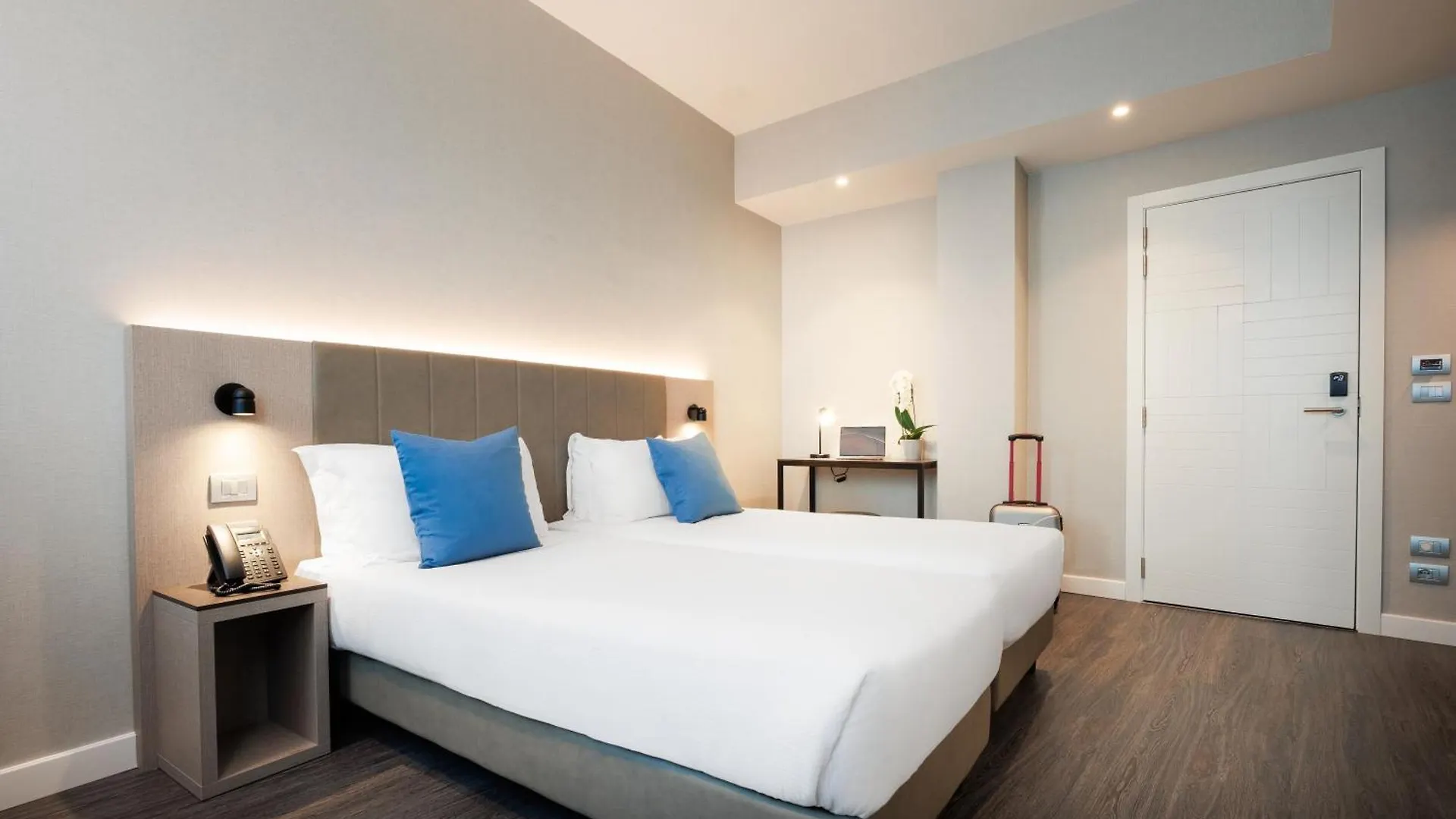 Ih Hotels Milano Centrale 4*,